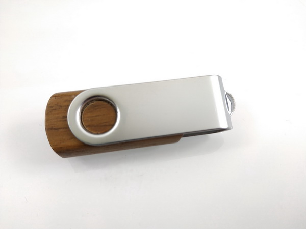 Флешка из дерева