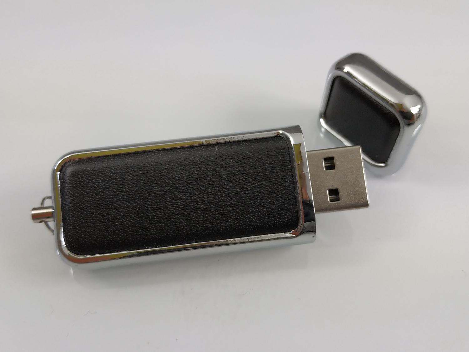Флешка из кожи